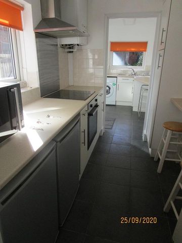 3 bedroom terraced house to rent - Photo 3