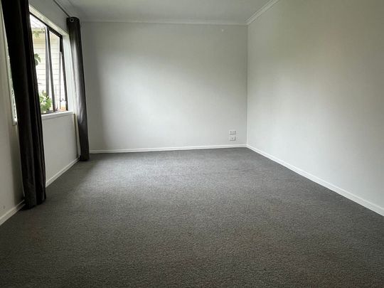 AVAILABLE NOW Sunny, quiet, 2 bed - 2 car parks - Photo 1