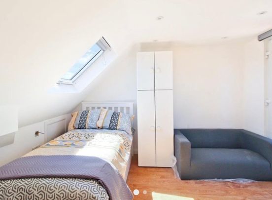 Room in a Shared House, Saxon Drive, W3 - Photo 1