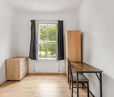 Four bedroom period maisonette in a great location. - Photo 4