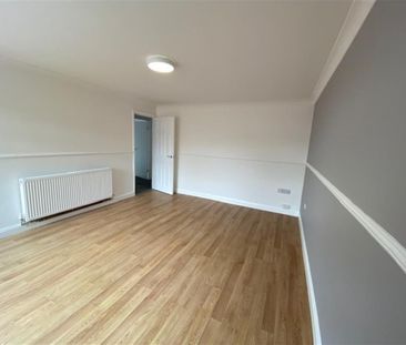 2 bedroom Flat To Let - Photo 1