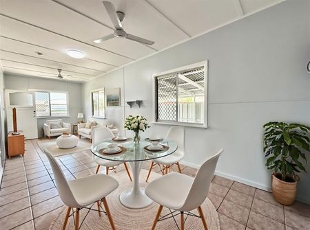 RENOVATED 3 BEDROOM HOME IN MUNDINGBURRA + HUGE BLOCK! - Photo 5