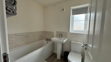 3 bedroom detached house to rent - Photo 2