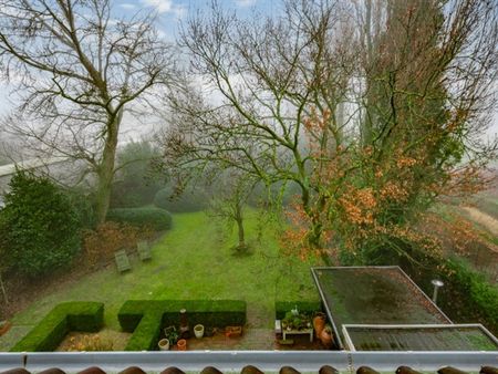 Instapklare en zeer centraal gelegen ruime herenwoning op 1498m2 met 5 SLK, garage & parktuin - Photo 4