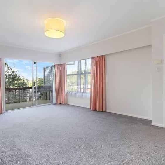 Spacious 3-Bedroom Home in the Heart of Browns Bay - Photo 1