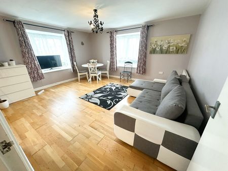 Goresbrook Road, Dagenham, RM9 - Photo 2