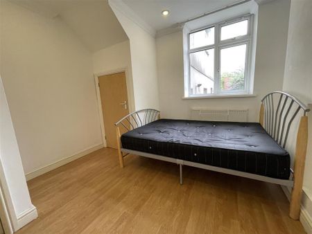 4 bedroom apartment to rent - Photo 4