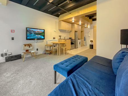 Welcome to apartment 107 in Vedado Apartments. - Photo 4