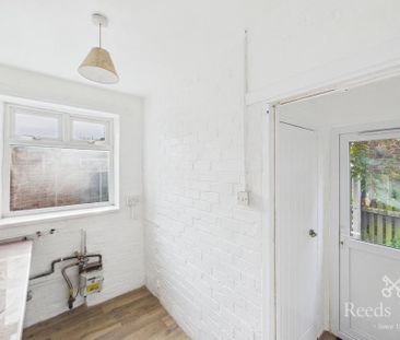 3 bedroom semi-detached house to rent - Photo 6