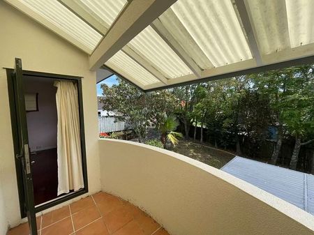 Great location with top school zones - Photo 2