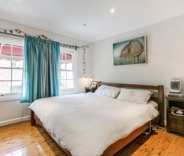 Renovated Three-Bedroom Terrace Opposite Camperdown Memorial Park - Photo 3