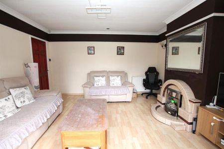 3 bedroom semi-detached house to rent - Photo 3
