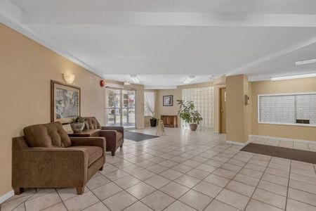 Central – Top Floor, 2 bed, 2 bath condo – Lower Mission, July 1. - Photo 2