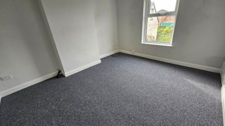 1 bed Apartment - To Let - Photo 2