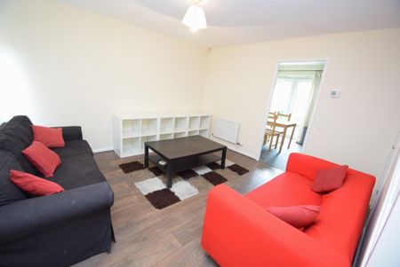 3 bedroom terraced house to rent - Photo 2