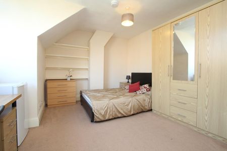 Room 3, 27A, Marlowes, HP1 1LA, Hemel Hempstead - Photo 2