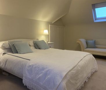 SPACIOUS DOUBLE BEDROOM WITH USE OF LARGE BATHROOM IN QUIET AND CON... - Photo 4