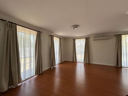 Family Home in Quiet Court - Photo 5