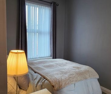 Flat 1, 22 Eglantine Avenue, Off Malone Road, Belfast, BT9 6DX - Photo 2