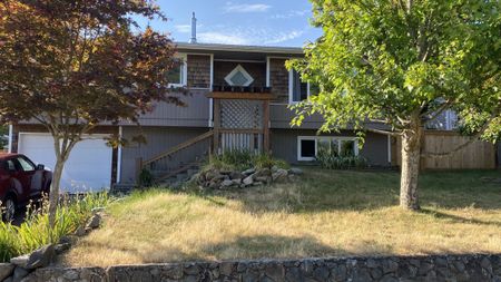 3788 Howden Drive – Lower - Photo 4