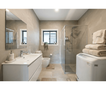Modern 2-Bedroom Granny Flat with Private Front Courtyard - Photo 4