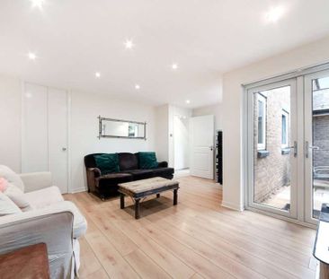 Spacious and well laid out 3 bedroom house to rent in Wapping. - Photo 2
