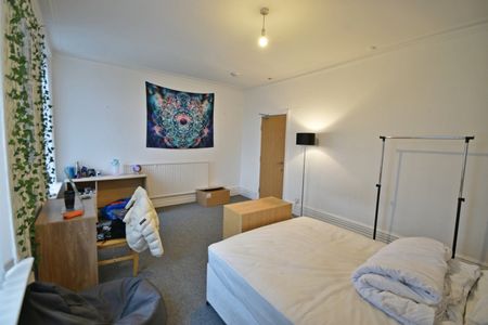 5 Bed Terraced House, Nelson Street, M7 - Photo 3