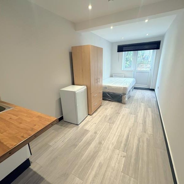 103 Raymond Crescent , GuildfordProperty for lettings - Seymours - Photo 1