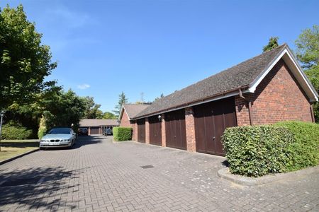 Kewferry Drive, Northwood, HA6 - Photo 3