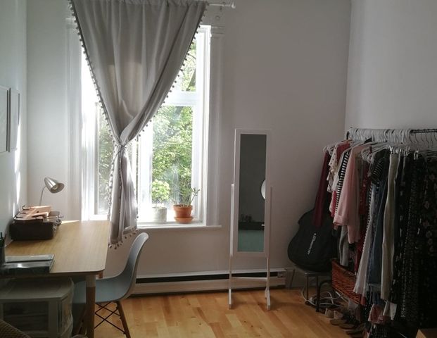 Montréal – Beau grand logement 4 1/2 à louer sur le Plateau - Photo 1