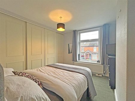 3 bedroom terraced house to rent - Photo 4