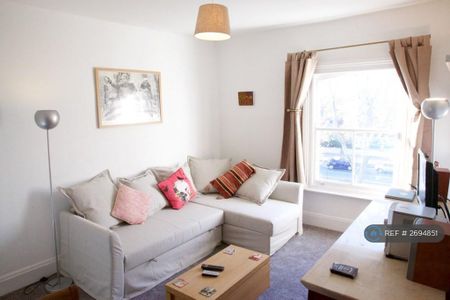 1 bedroom flat to rent - Photo 2
