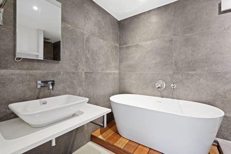 1 bedroom Flat To Let - Photo 4