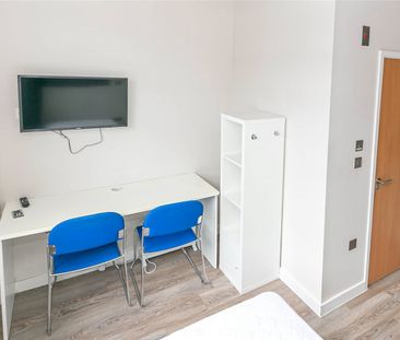 Crown House, - Photo 1