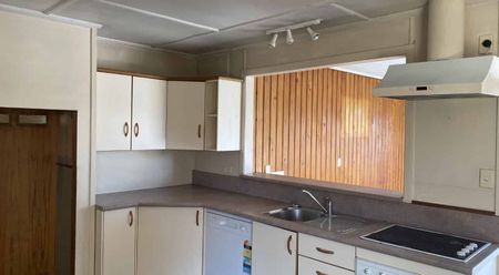 Great Family Home in Stoke - Photo 5