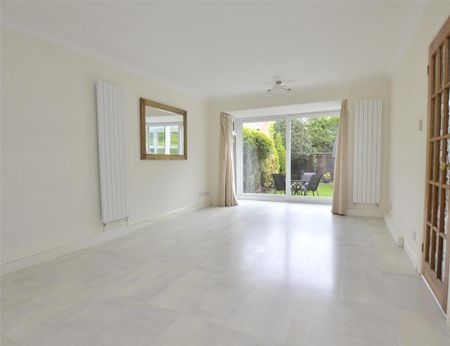 3 bedroom detached house to rent - Photo 2