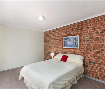 Charming 2-Bedroom Townhouse in Leafy Queanbeyan West - Photo 4