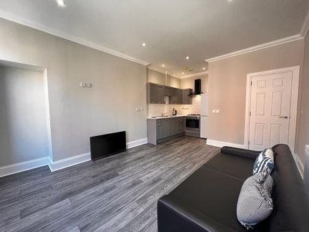 2 bedroom flat to rent - Photo 3