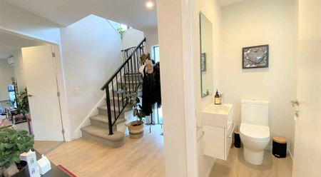 Stylish St Albans Townhouse - Photo 5