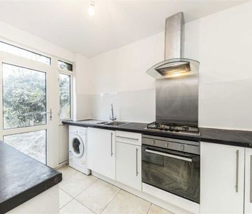 Carston Close, SE12, London - Photo 3
