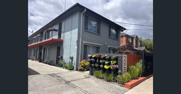 PERFECT LOCATION – IDEAL LOW-MAINTENANCE LIVING - Photo 1