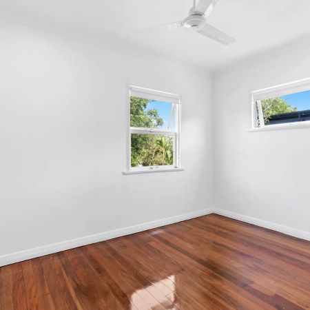 Beautifully Renovated Low-Set Home in the Heart of Stafford - Photo 5