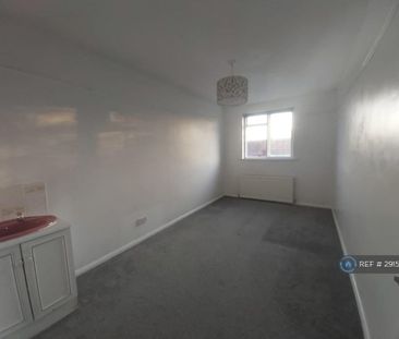 5 bedroom semi-detached house to rent - Photo 4