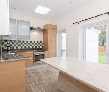 Room in a Shared House, Worple Road, SW20 - Photo 3