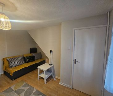 2 Bed End Terrace, Landmere Gardens, NG3 - Photo 2