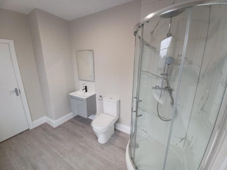 2 bedroom maisonette to rent - Photo 2