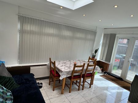 Room in a Shared House, Luton, LU2 - Photo 2