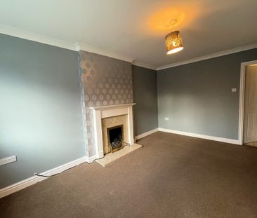 2 bedroom Semi-Detached House to let - Photo 3