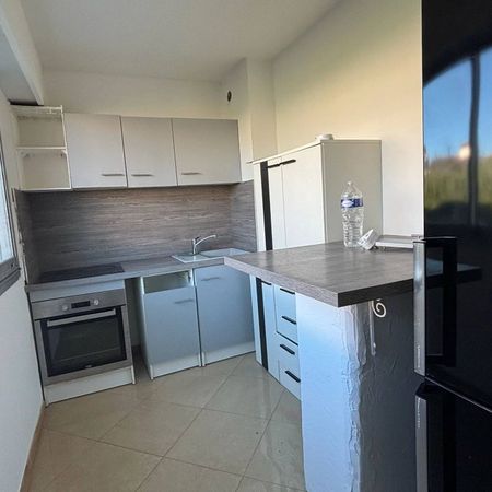 ST LAURENT DU VAR - GARE - STUDIO MEUBLE - - Photo 3