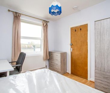 6 bedroom terraced house to rent - Photo 4